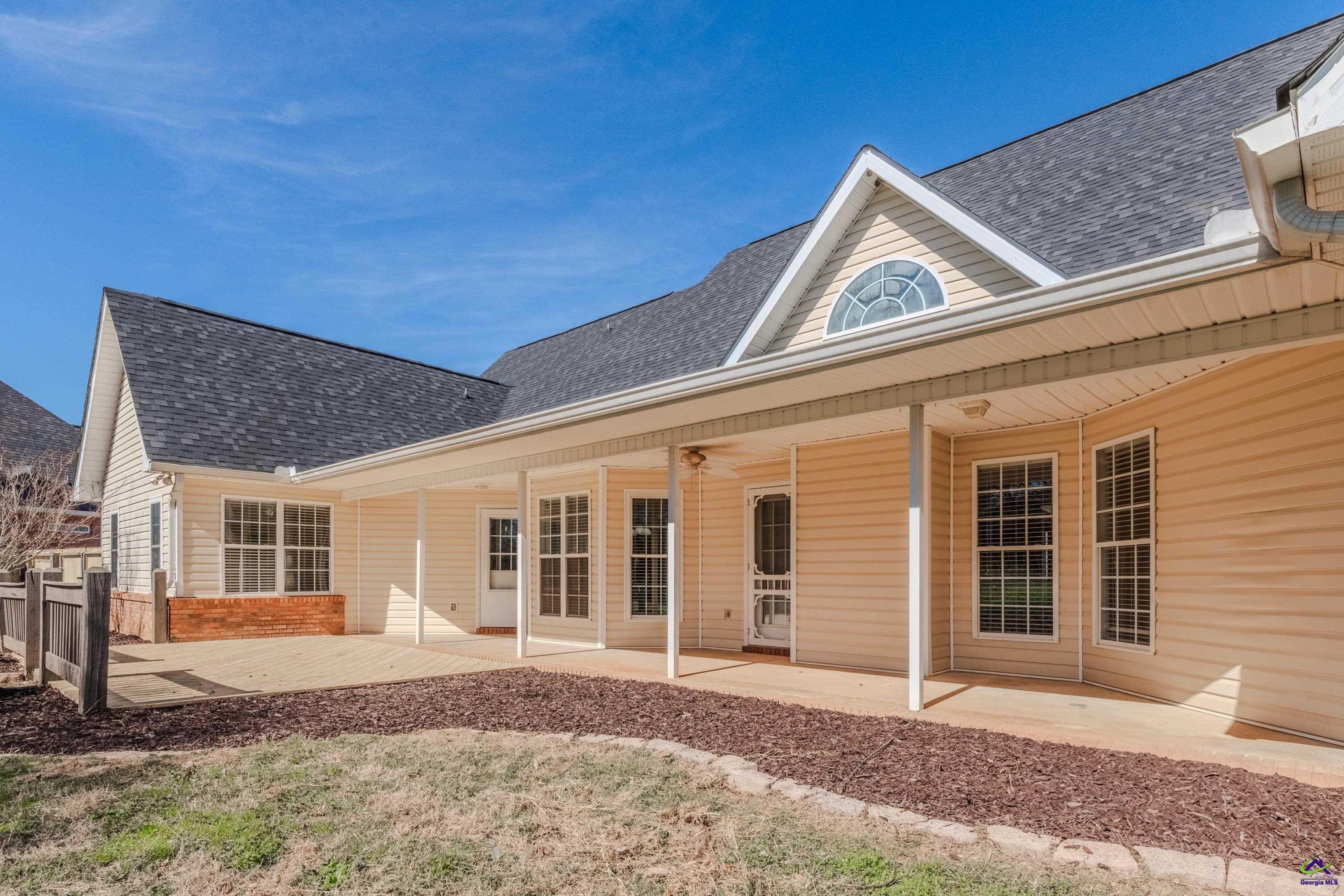 611 Bay Laurel