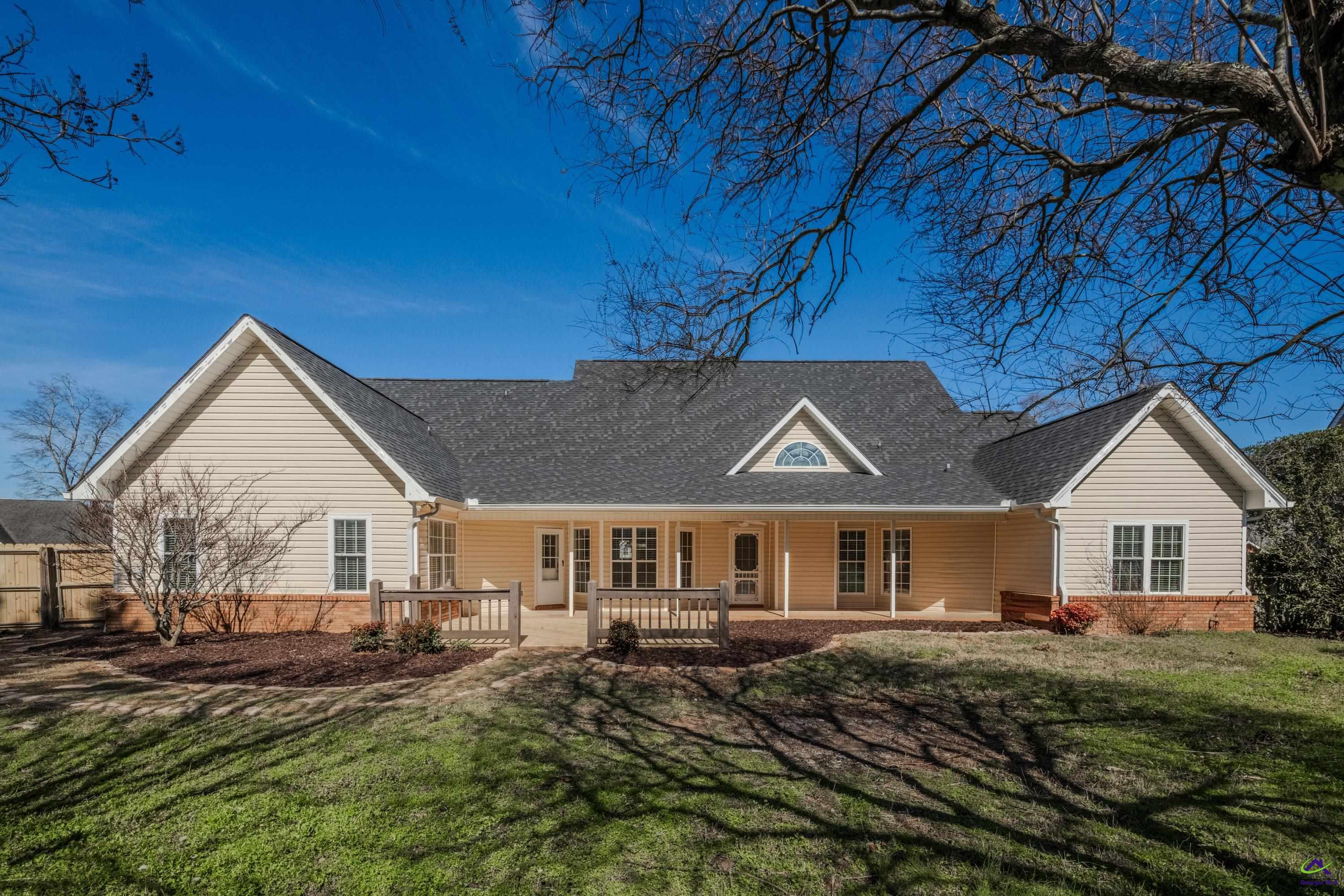 611 Bay Laurel