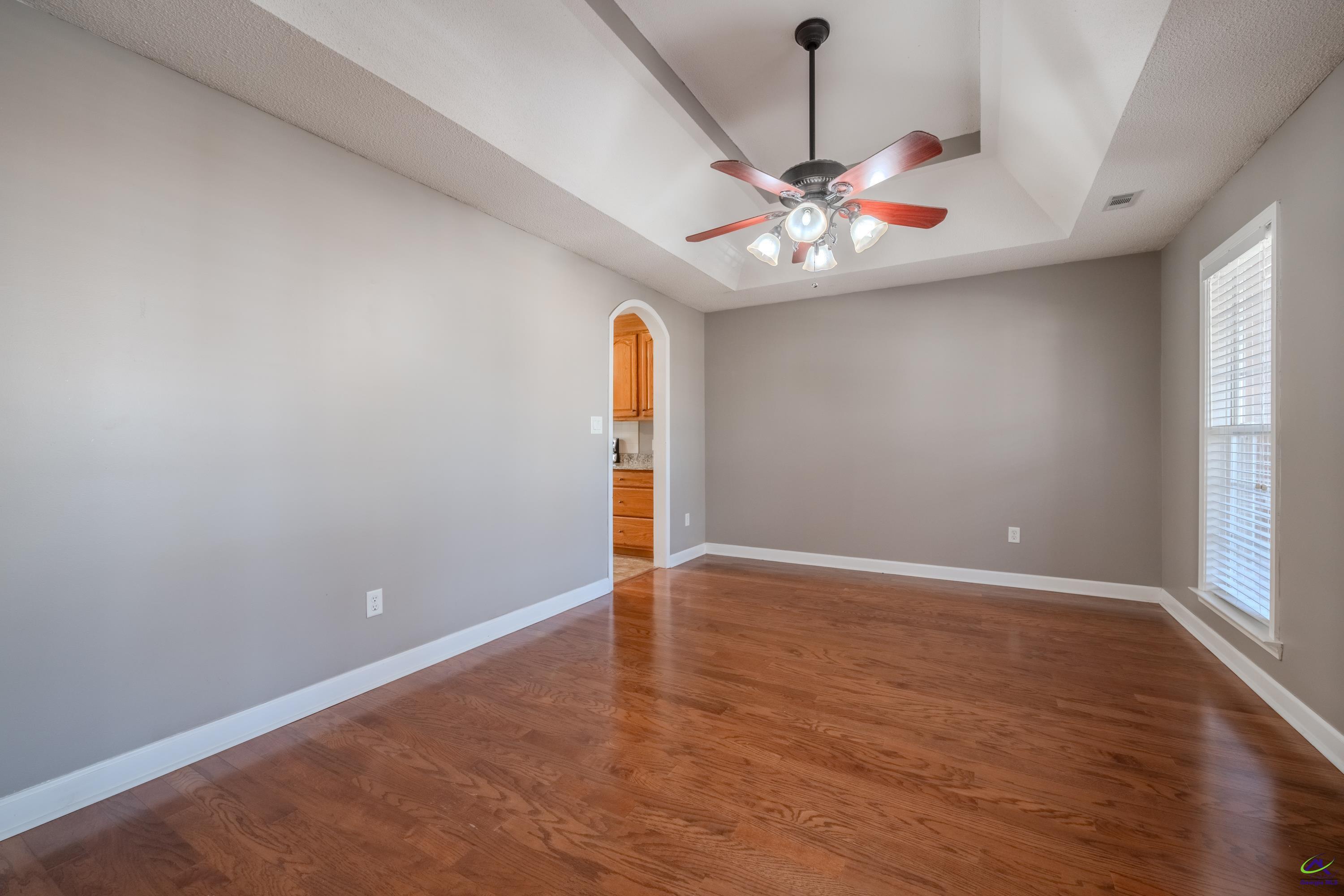 611 Bay Laurel