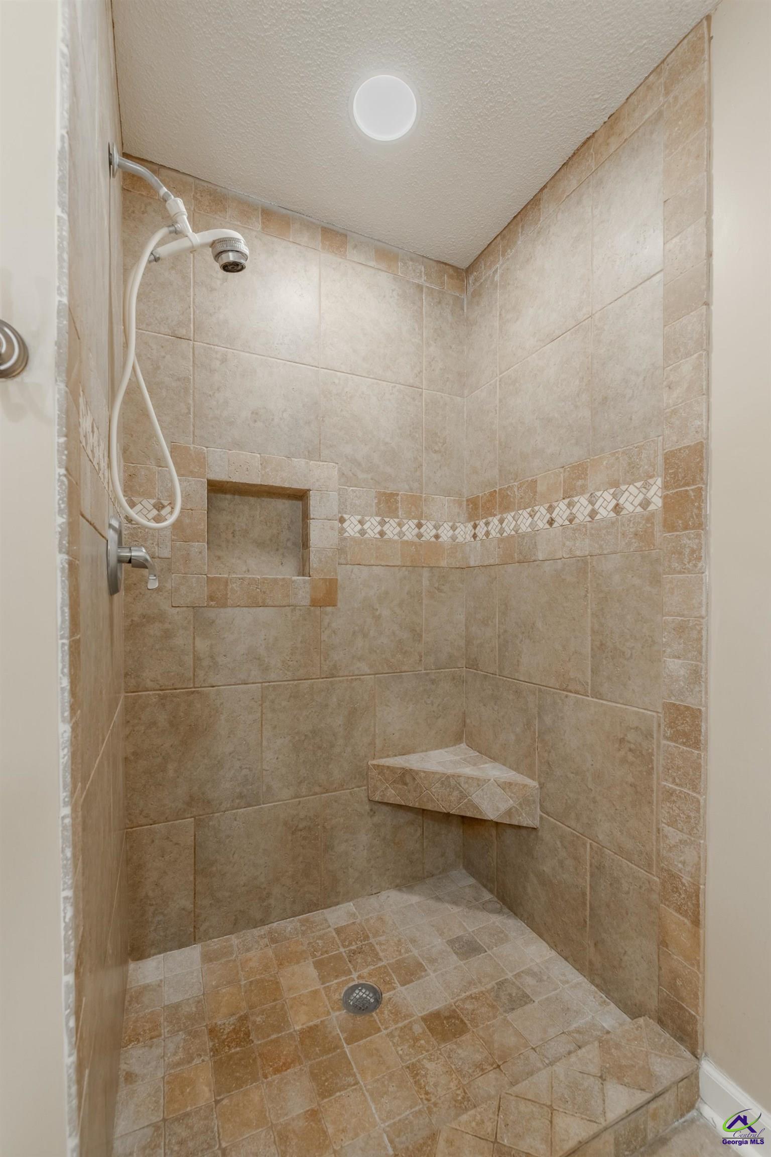 611 Bay Laurel