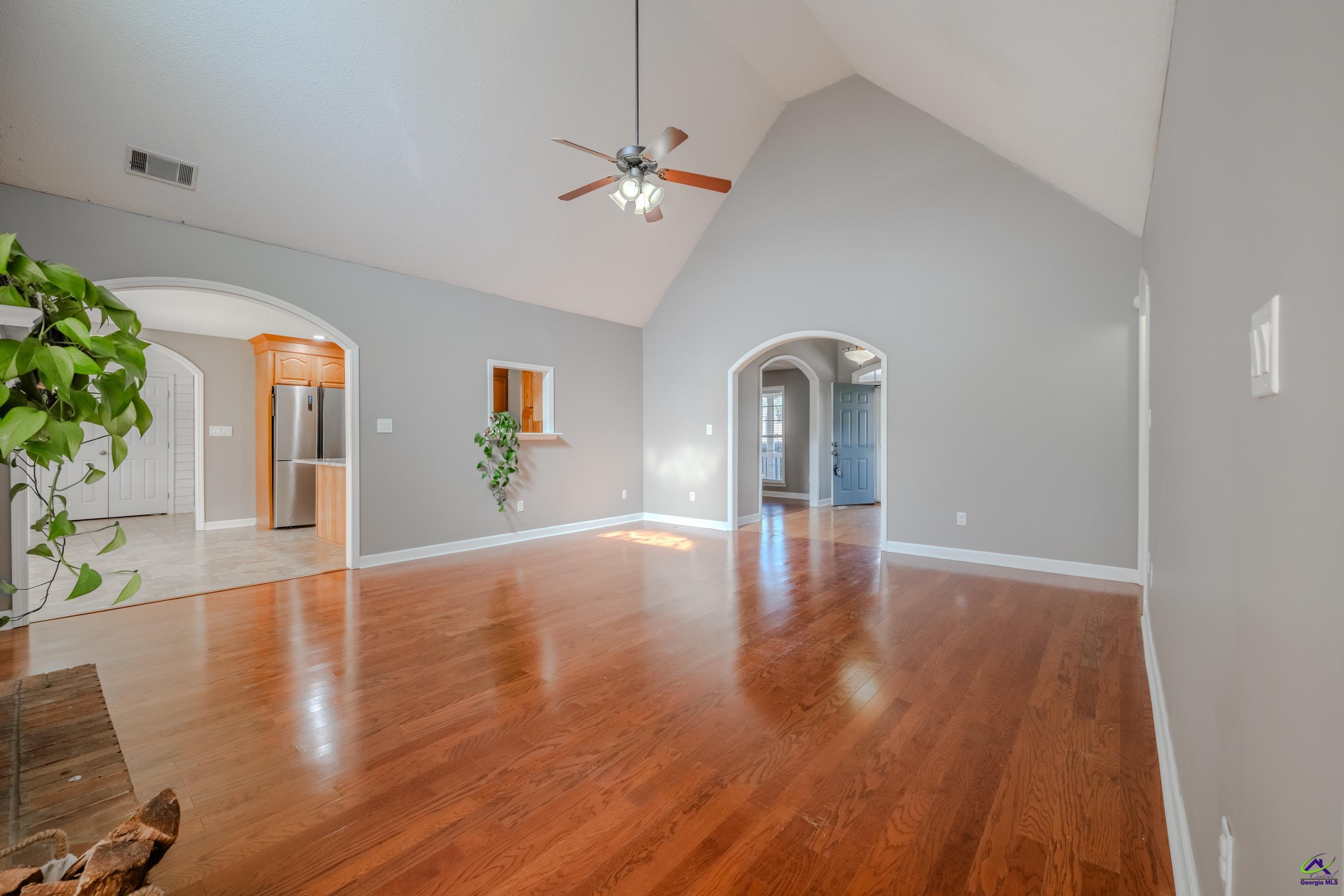 611 Bay Laurel