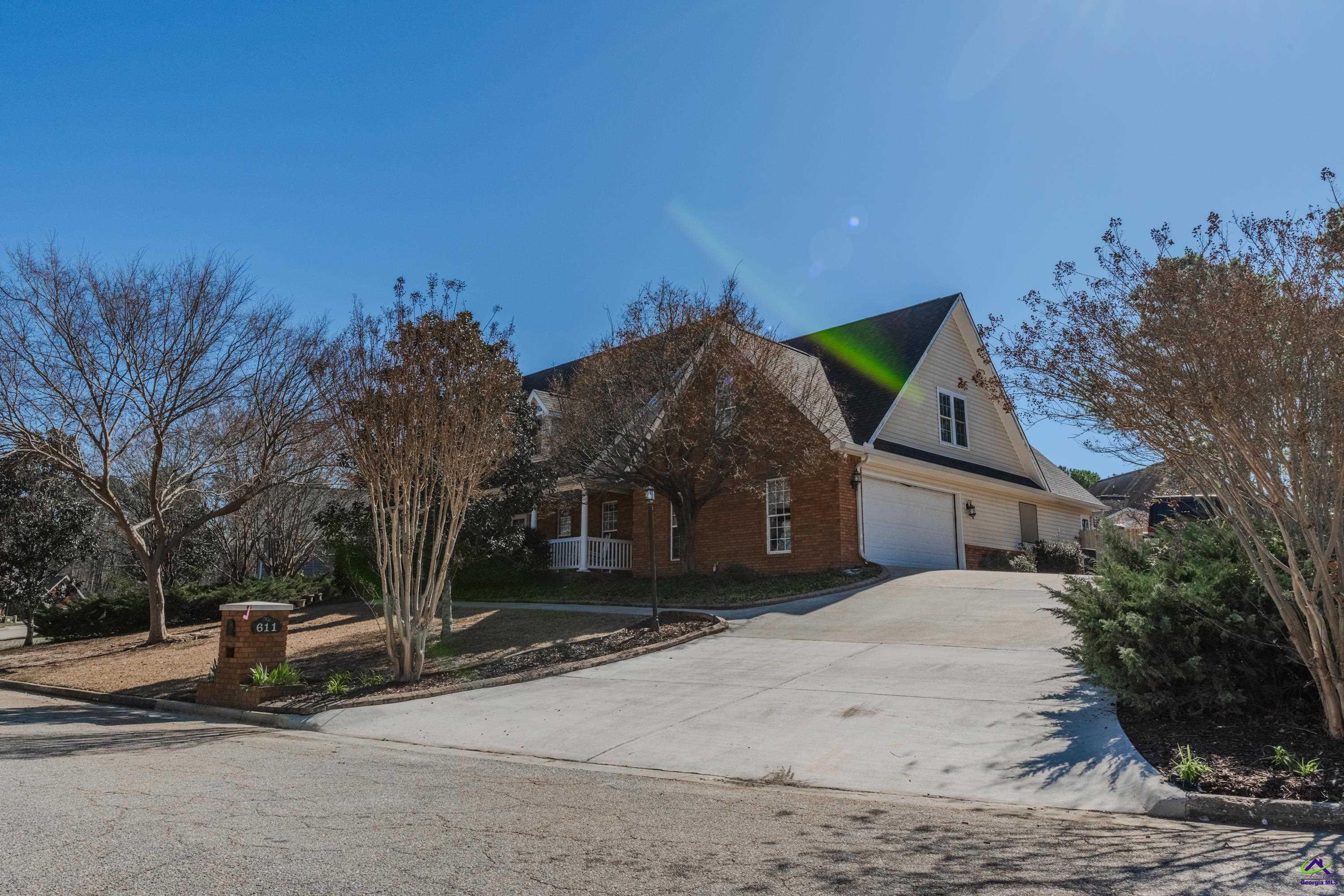 611 Bay Laurel