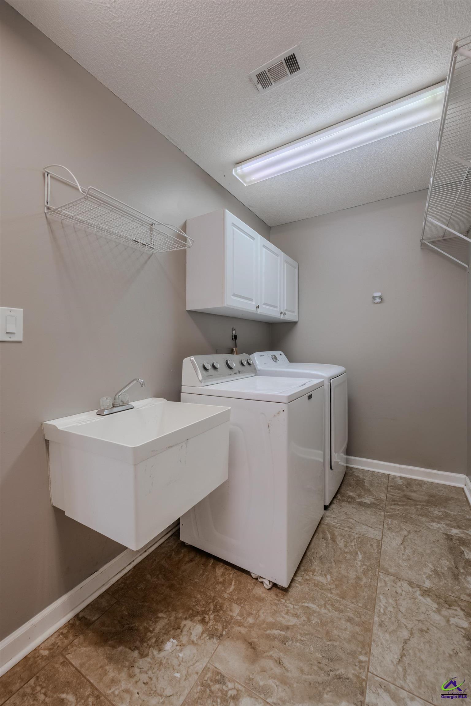 611 Bay Laurel