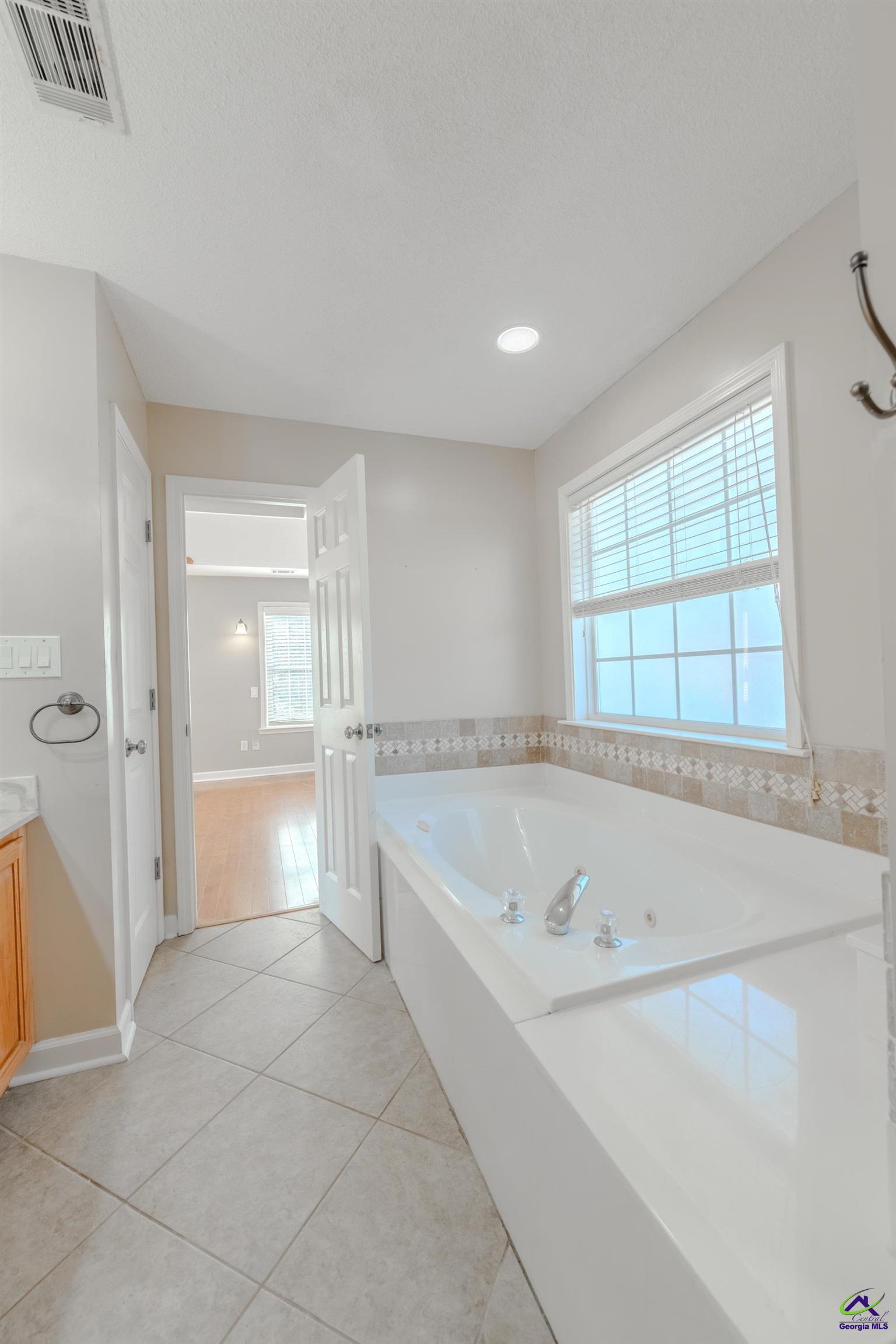611 Bay Laurel