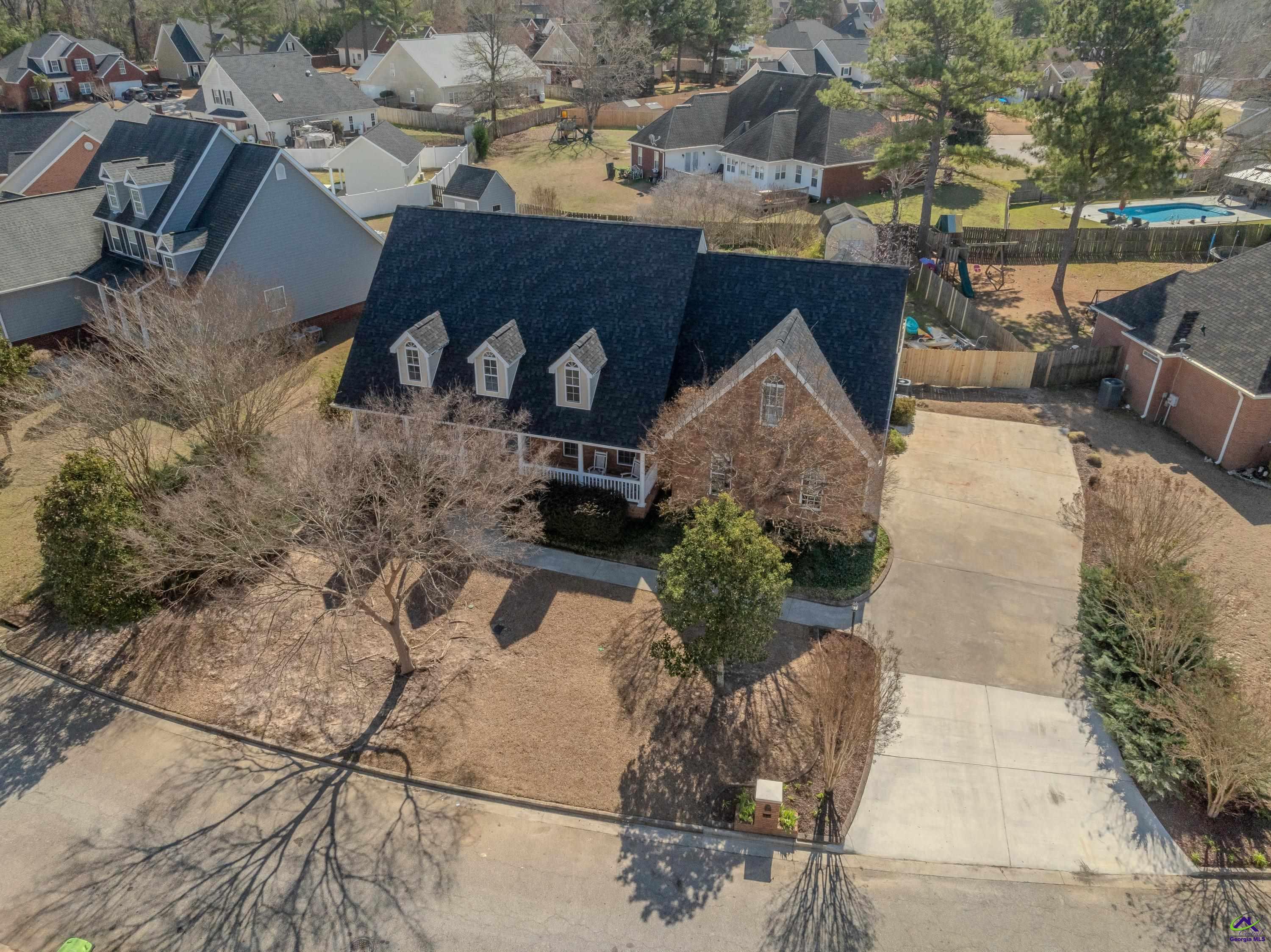 611 Bay Laurel