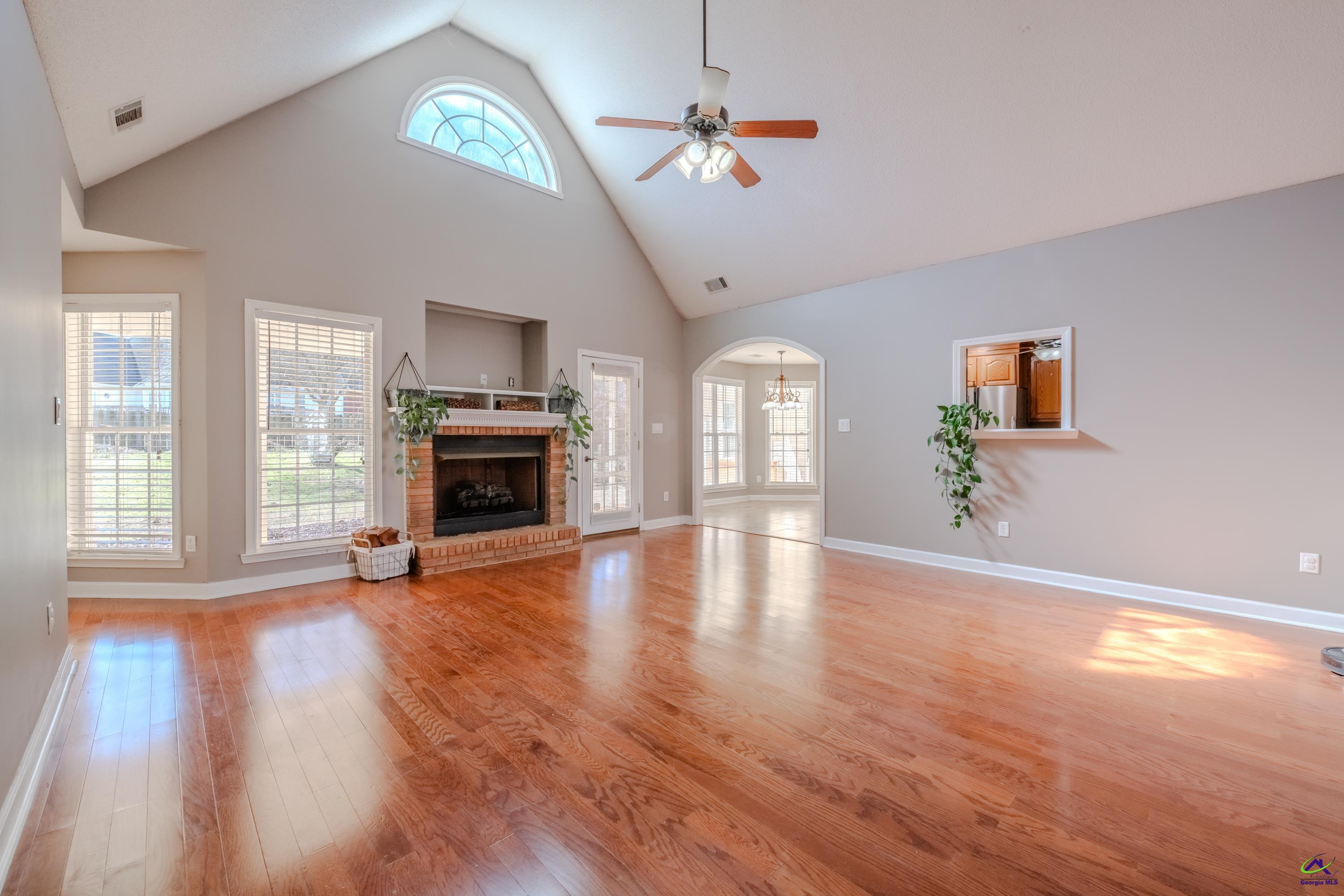 611 Bay Laurel