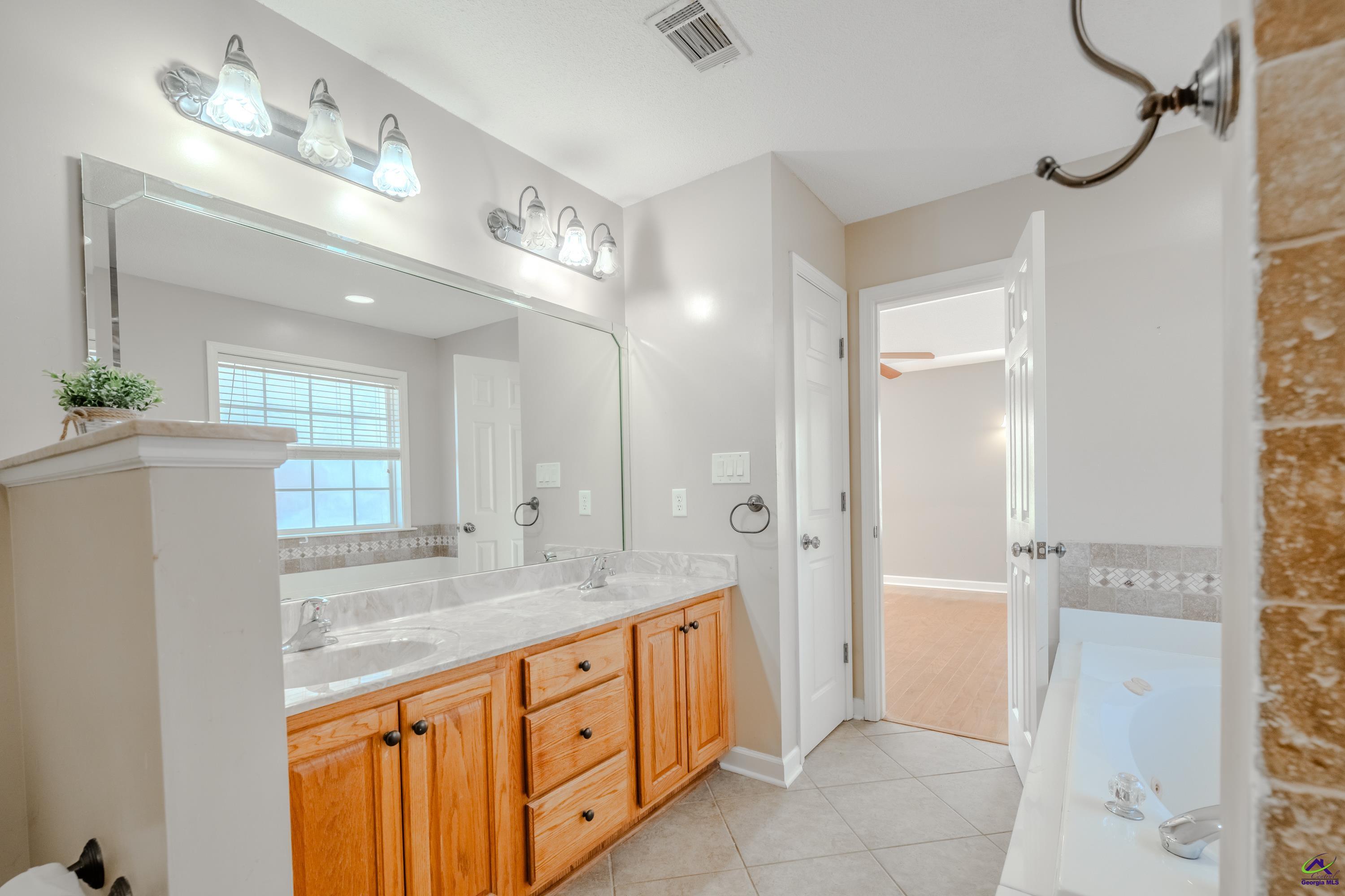 611 Bay Laurel