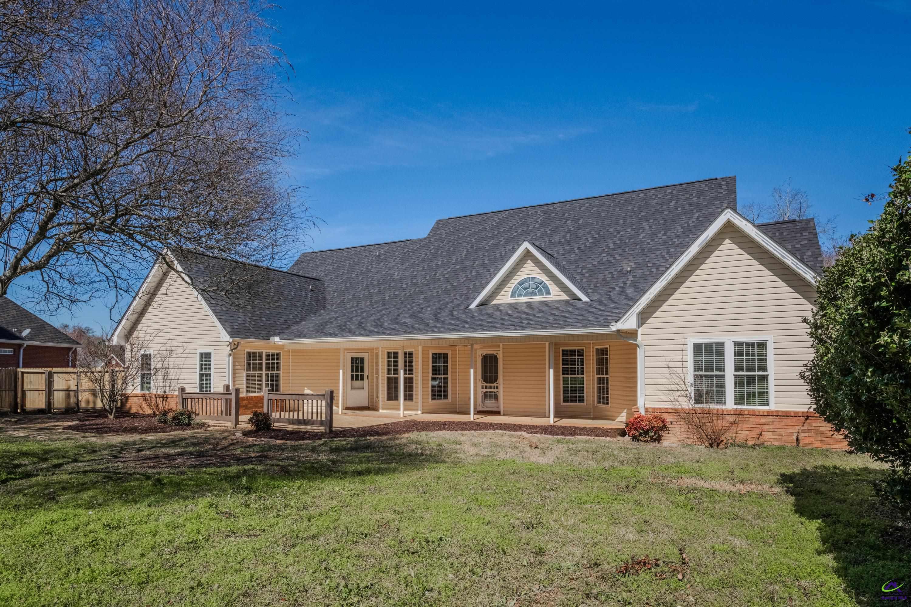 611 Bay Laurel