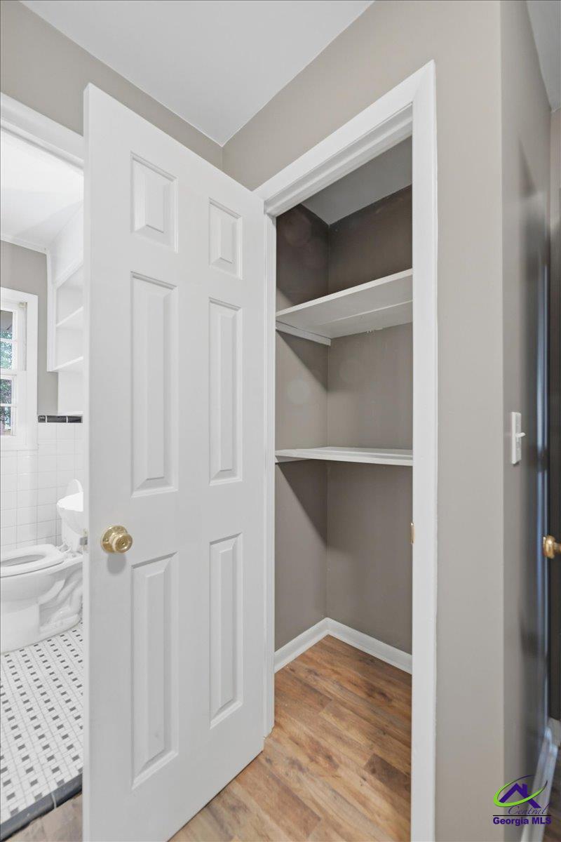 2554 Delano