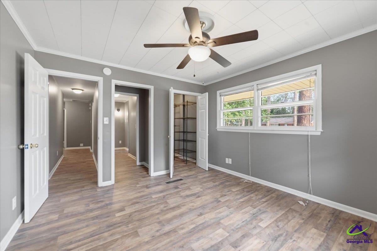 2554 Delano
