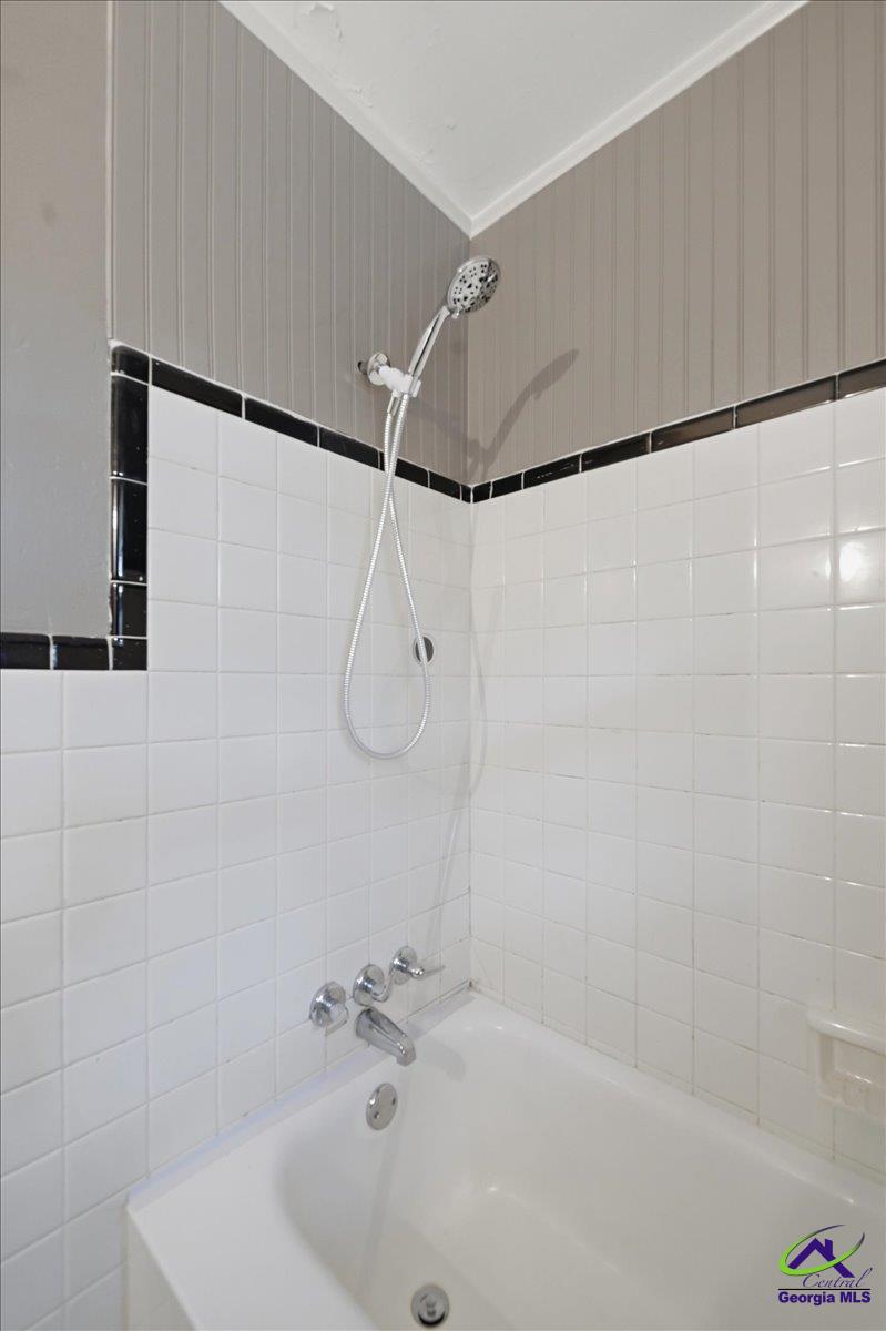 2554 Delano