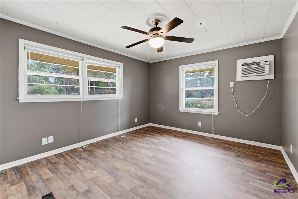 2554 Delano