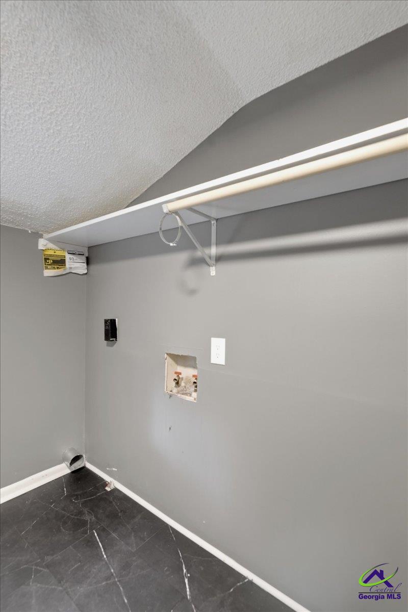 2554 Delano