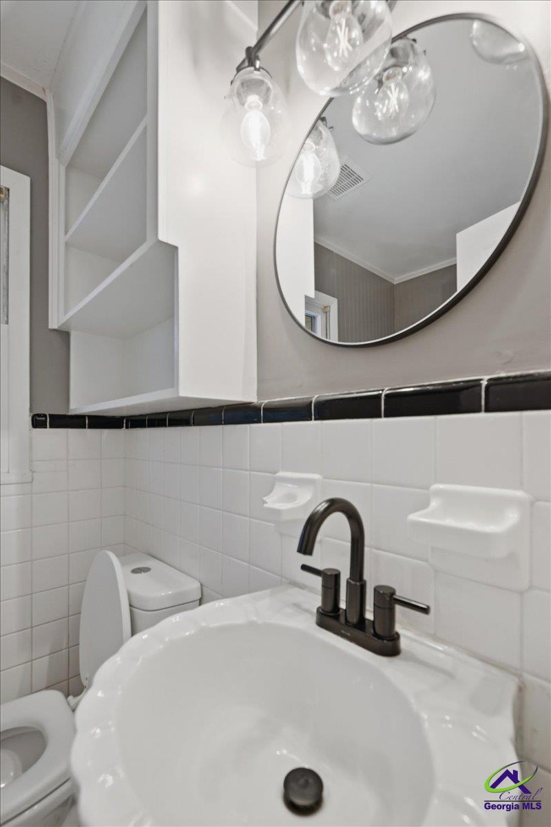 2554 Delano