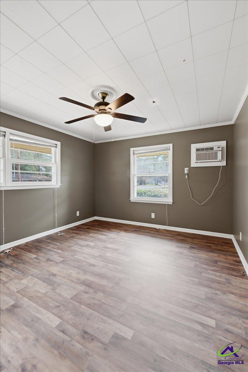 2554 Delano