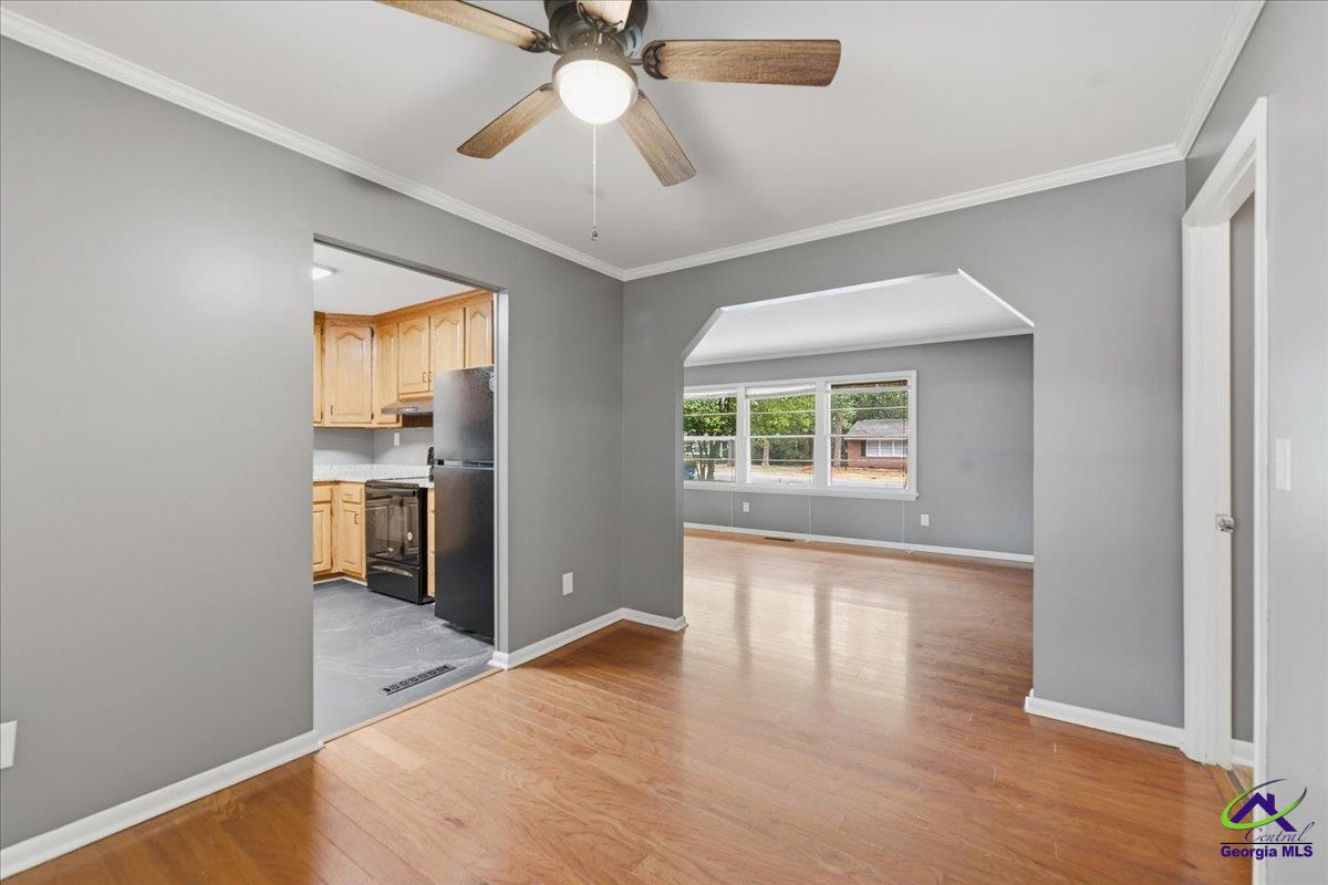 2554 Delano