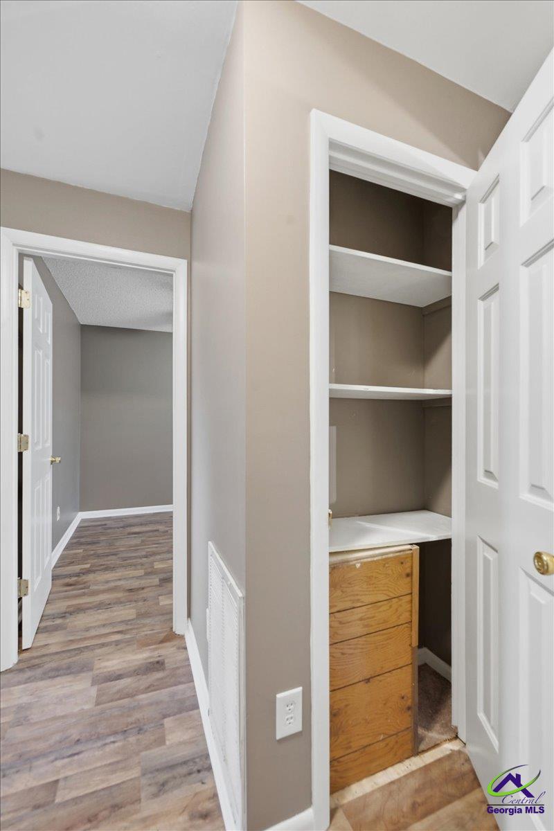 2554 Delano