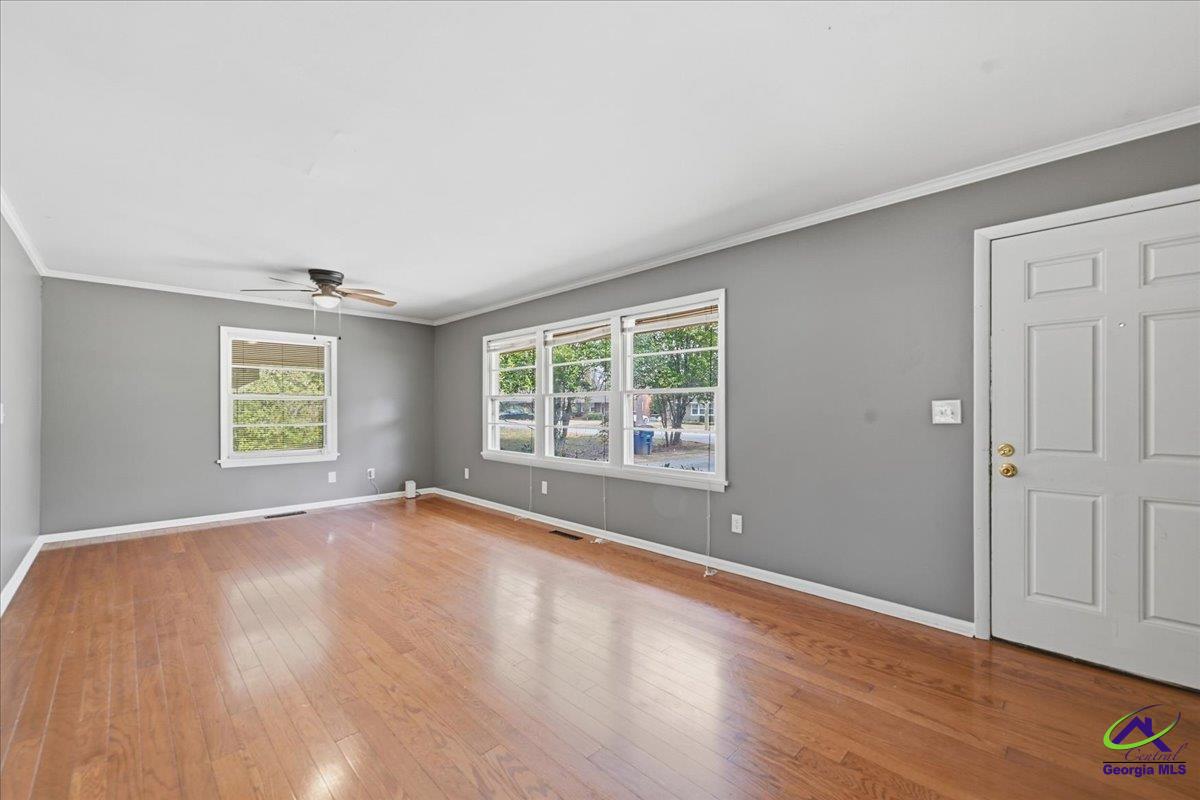 2554 Delano