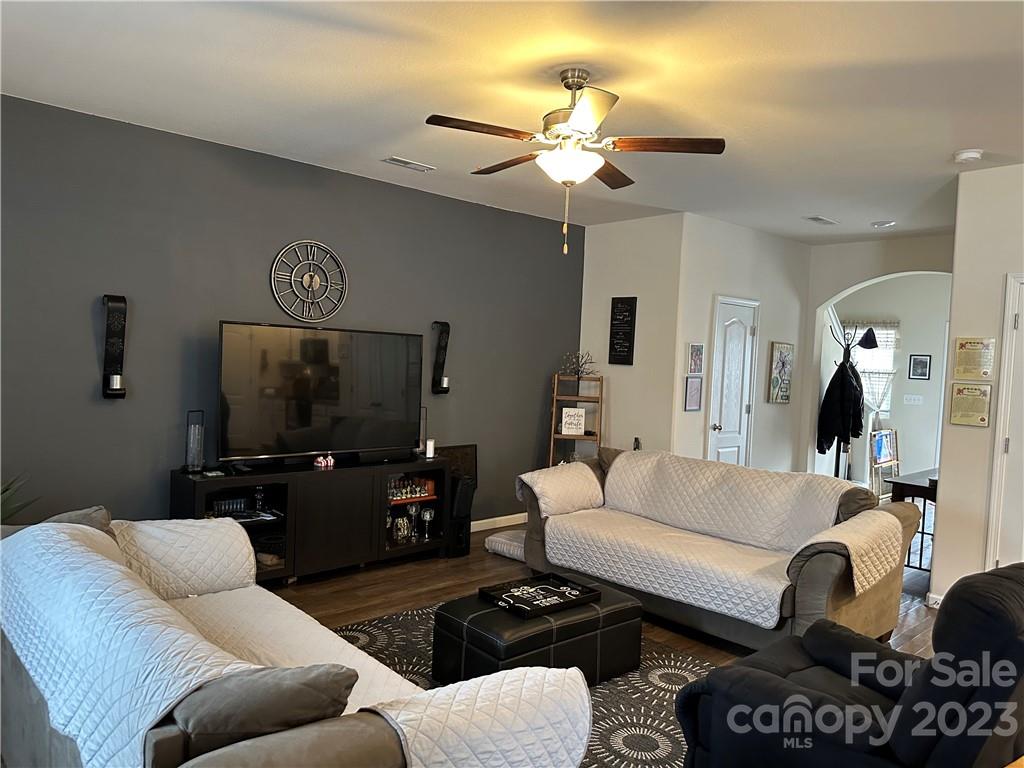 977 Joselynn Drive