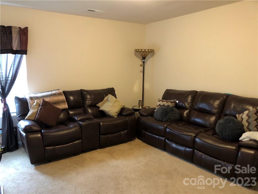 977 Joselynn Drive