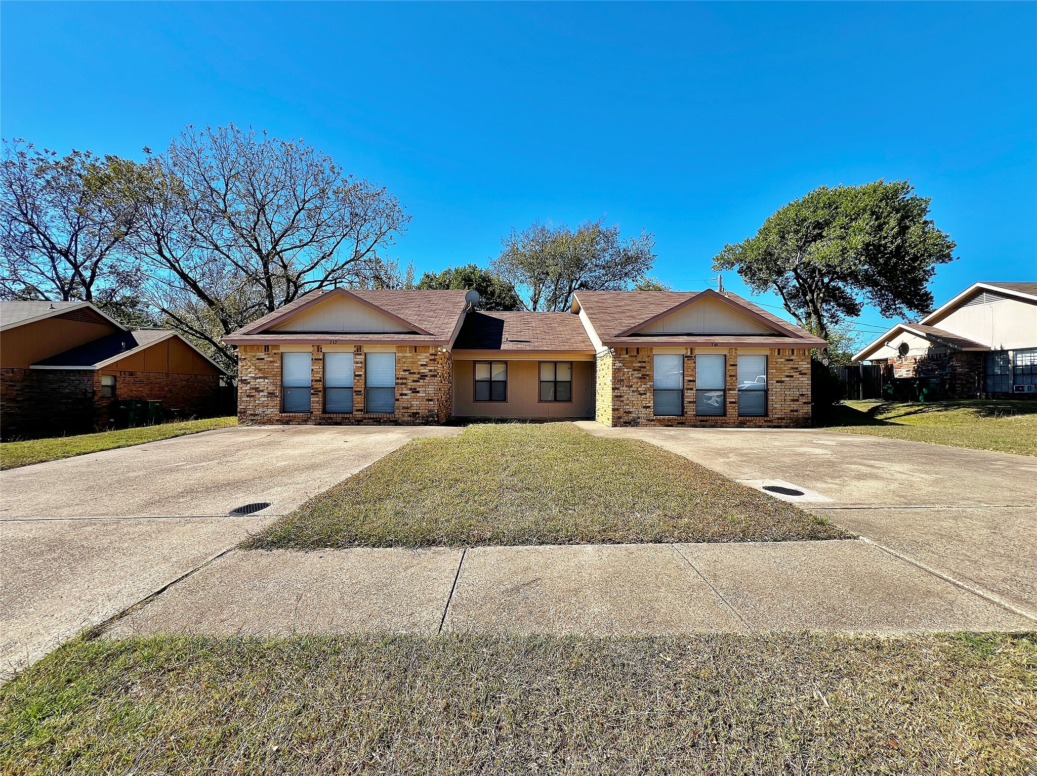 717 Hillcrest Court
