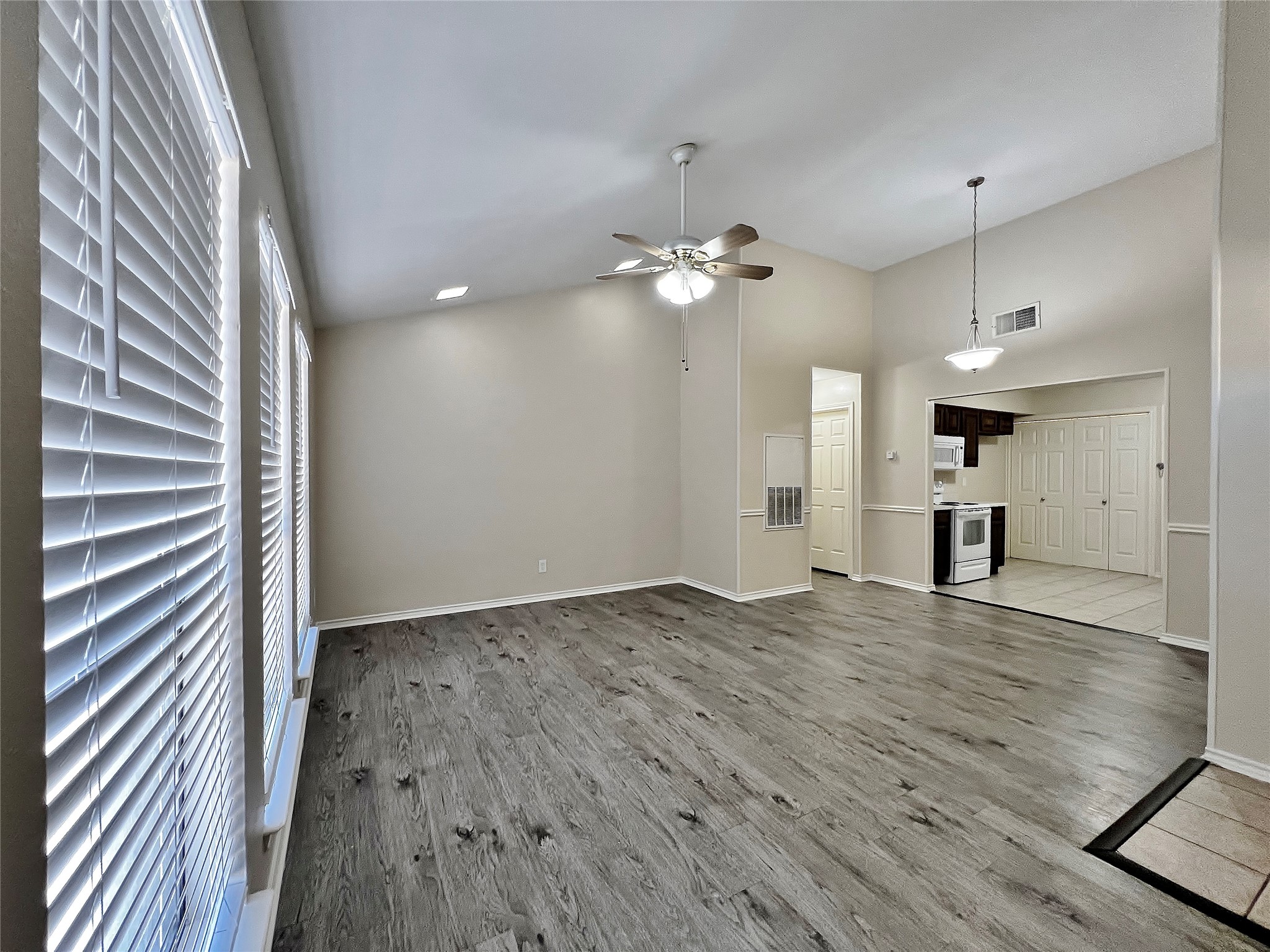 717 Hillcrest Court
