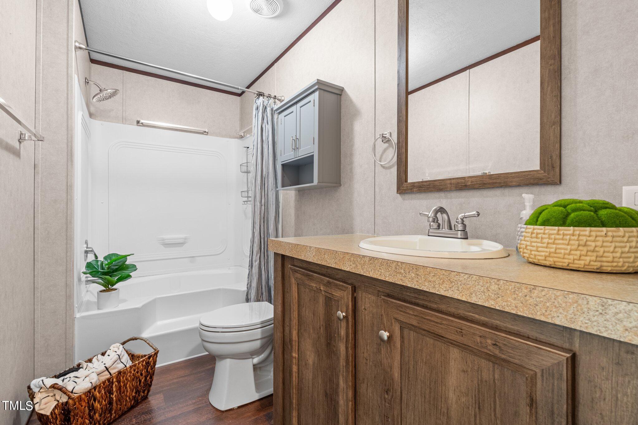 1997 Stricklands Crossroads Road