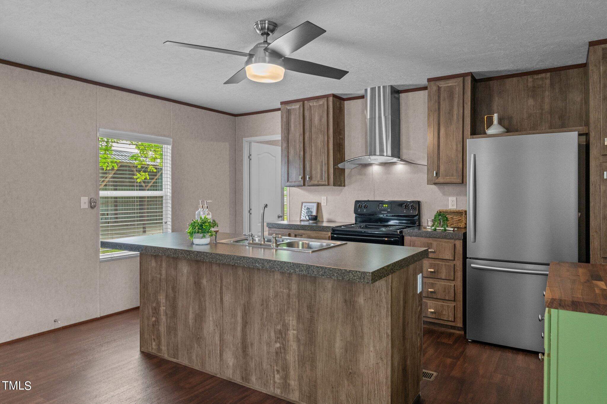 1997 Stricklands Crossroads Road