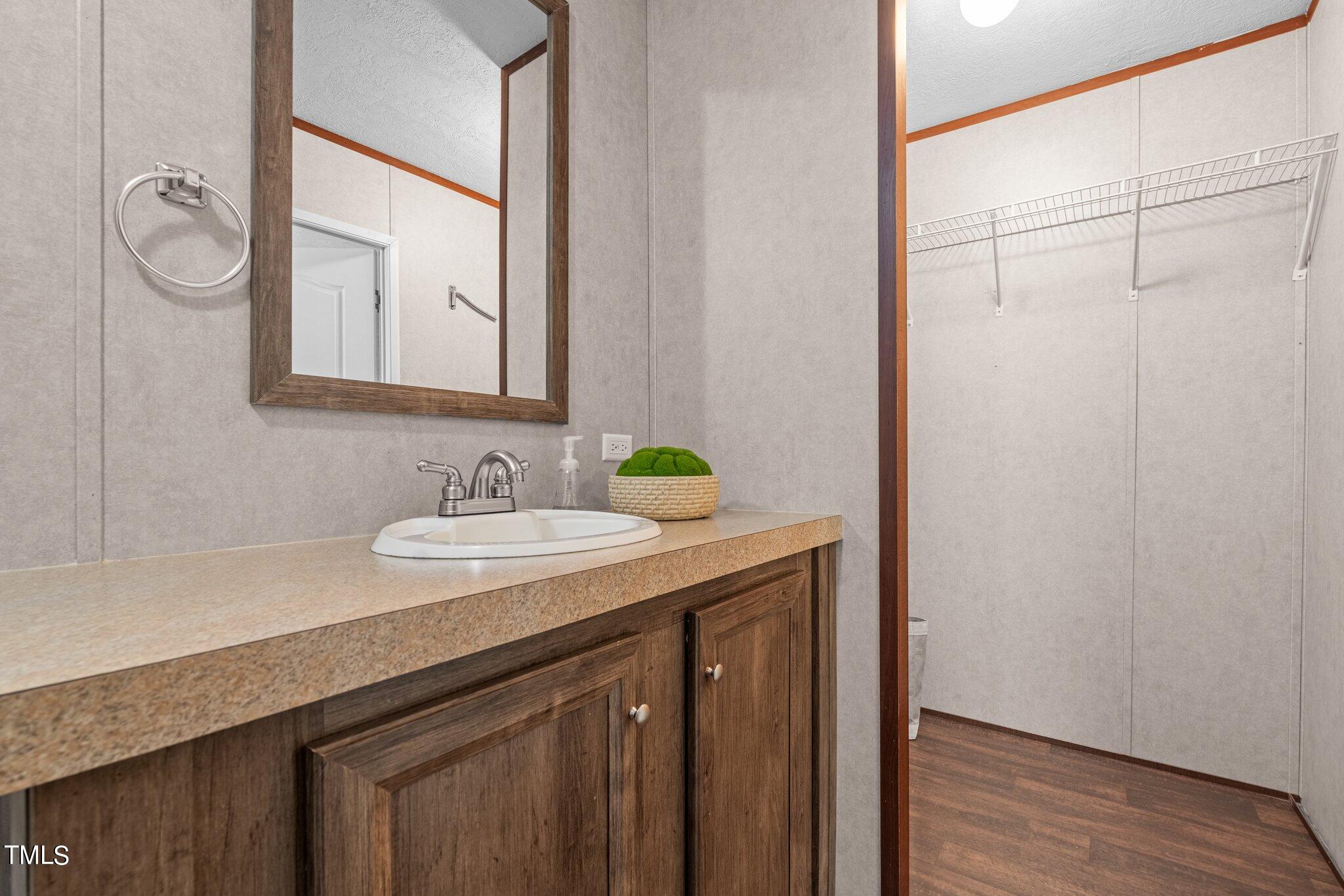 1997 Stricklands Crossroads Road