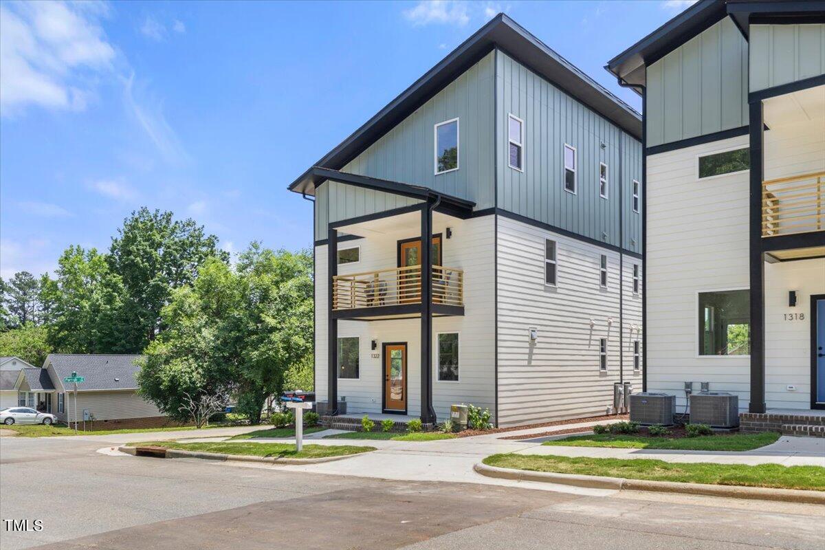 1322 E Lenoir Street