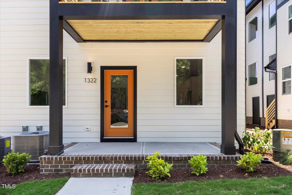 1322 E Lenoir Street