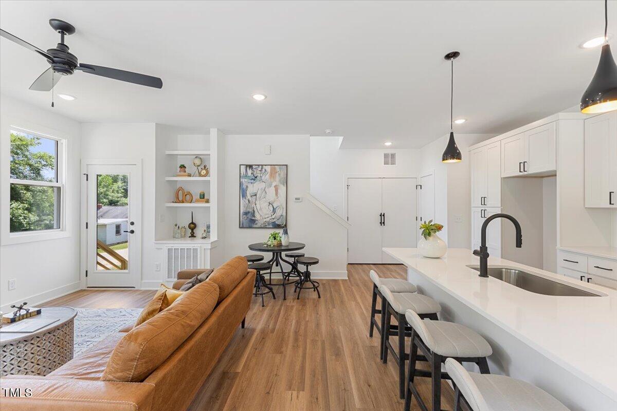 1322 E Lenoir Street