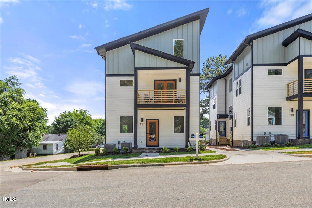 1322 E Lenoir Street