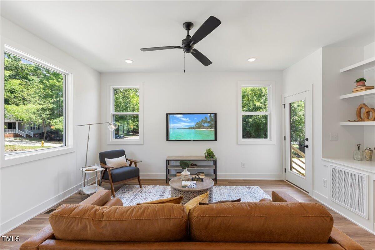 1322 E Lenoir Street