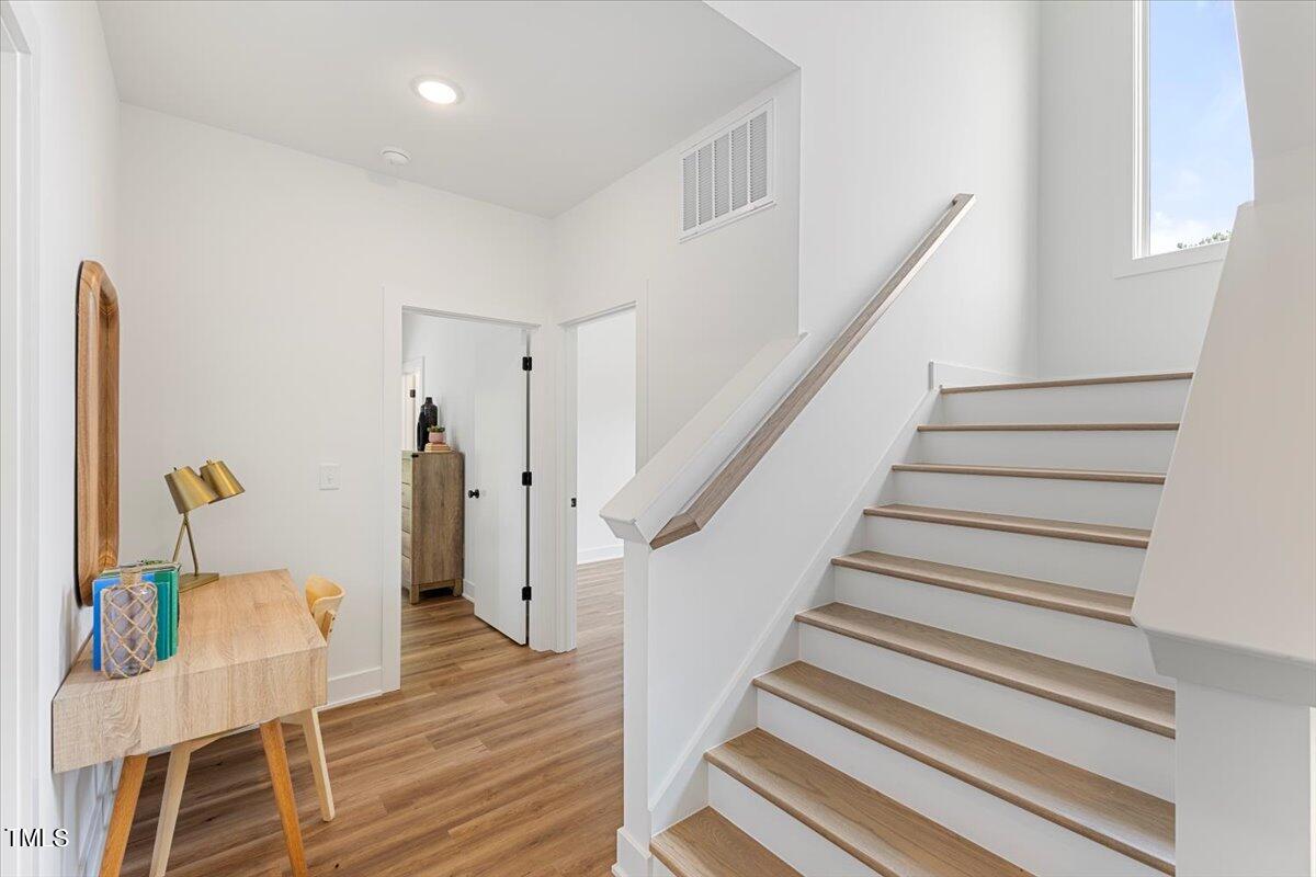 1322 E Lenoir Street