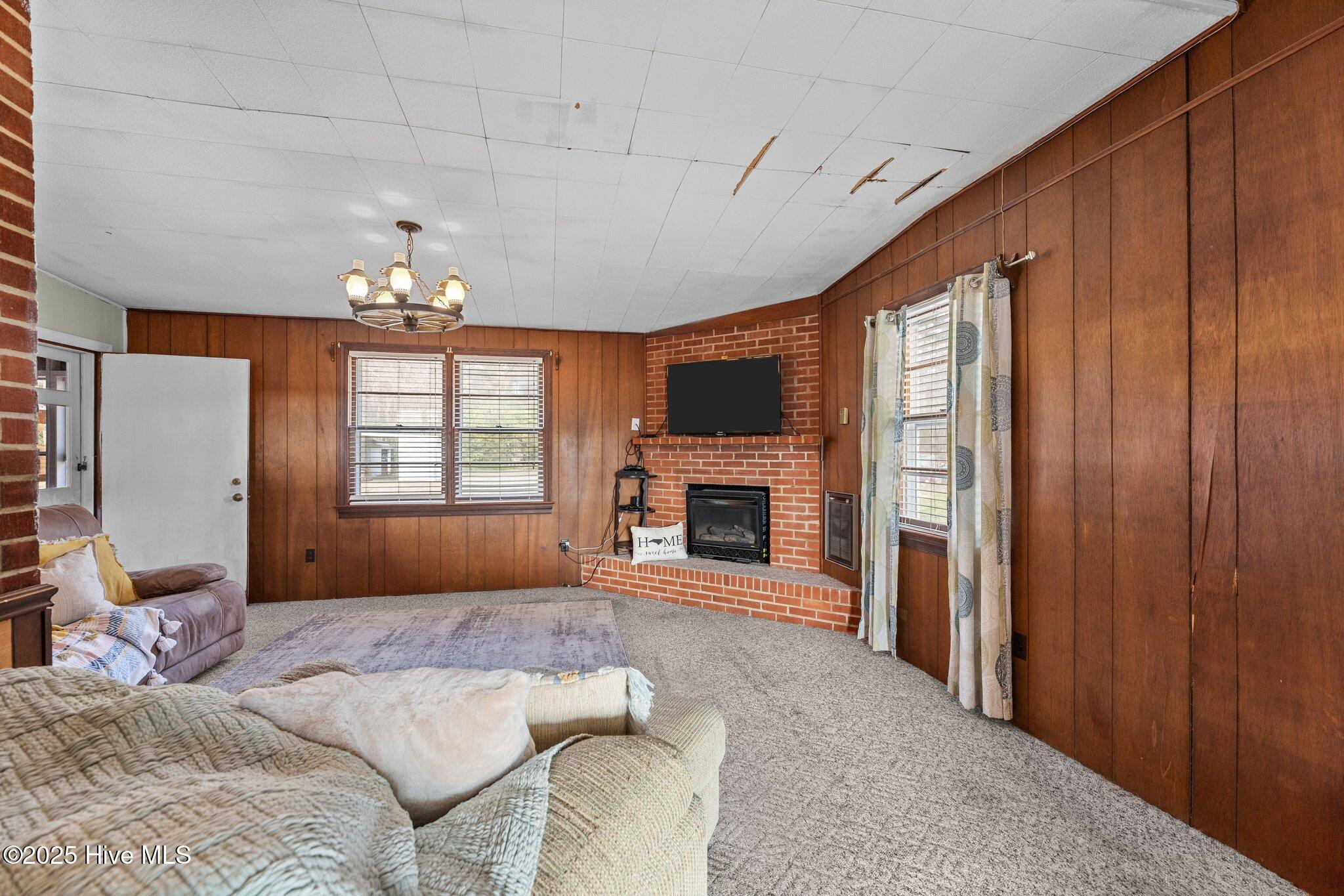 2484 Hull Road