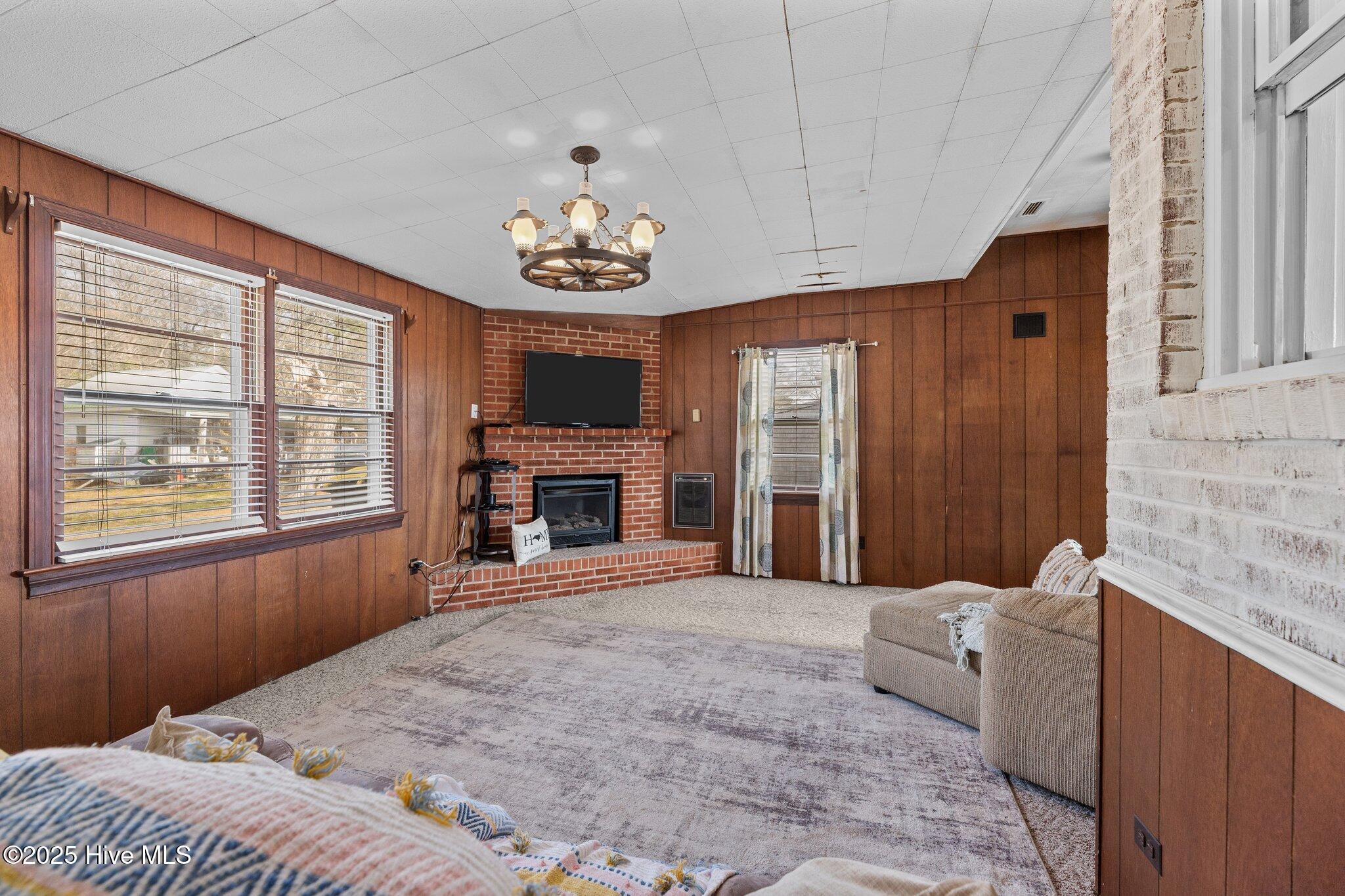 2484 Hull Road