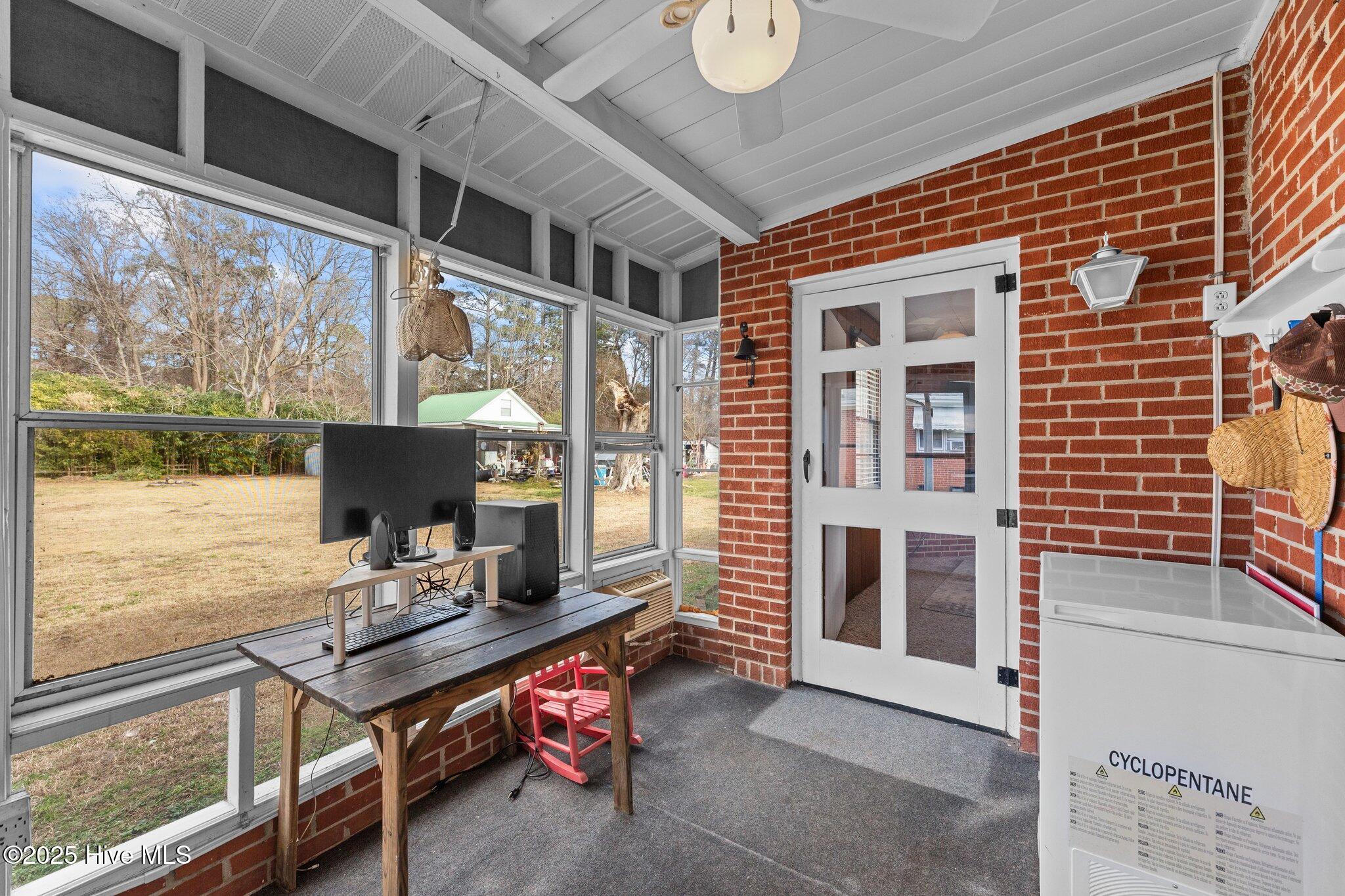 2484 Hull Road