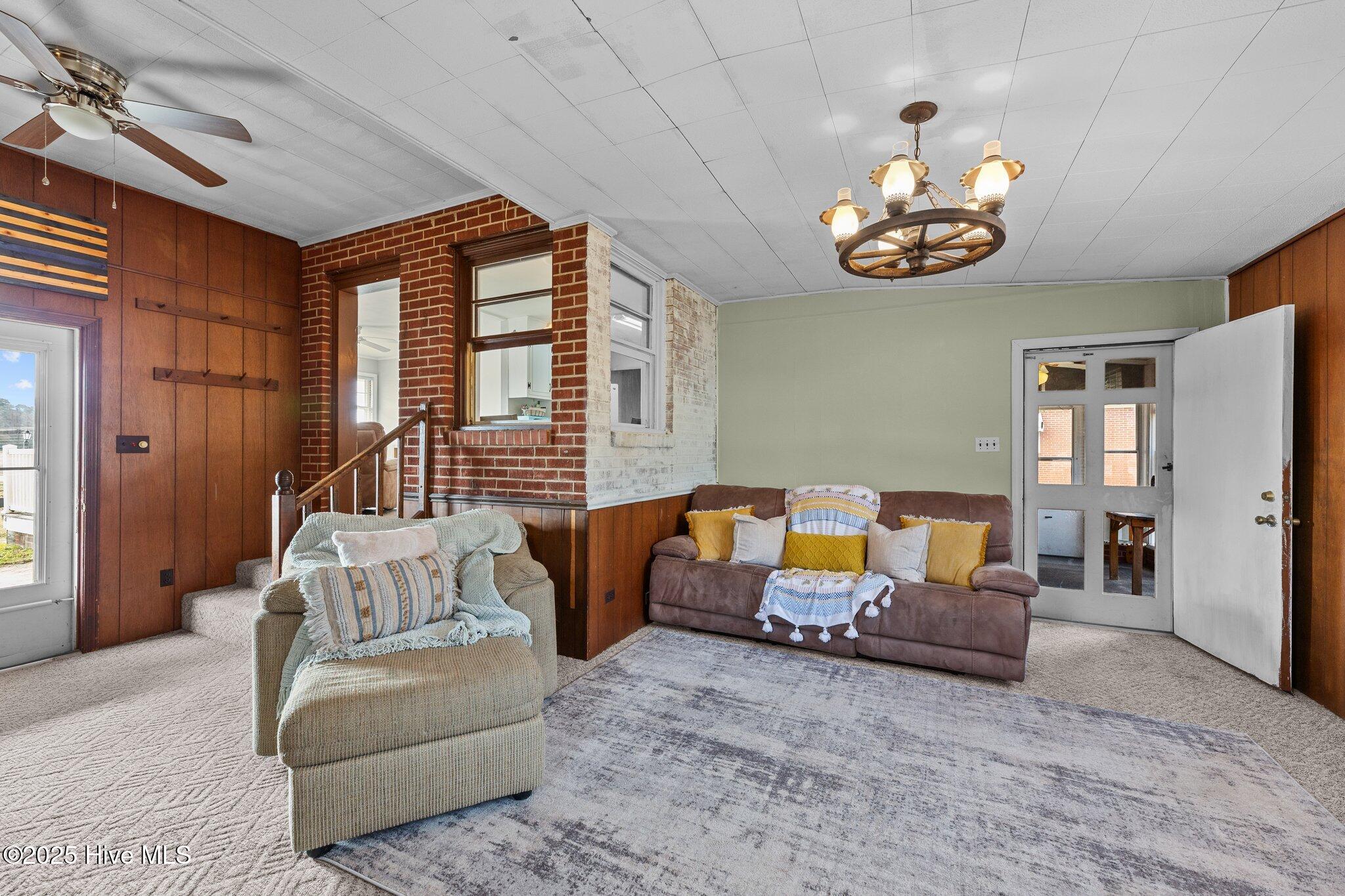 2484 Hull Road