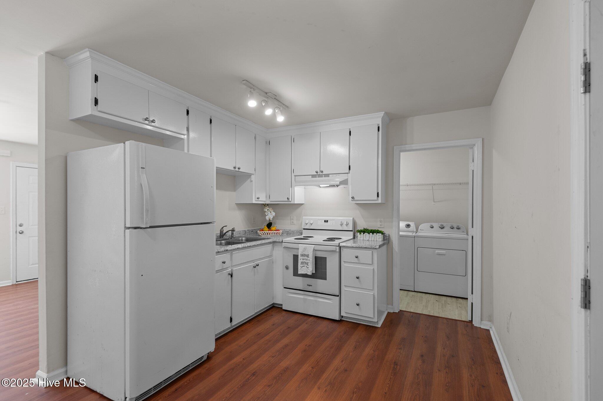 1803 Ruffleleaf Circle