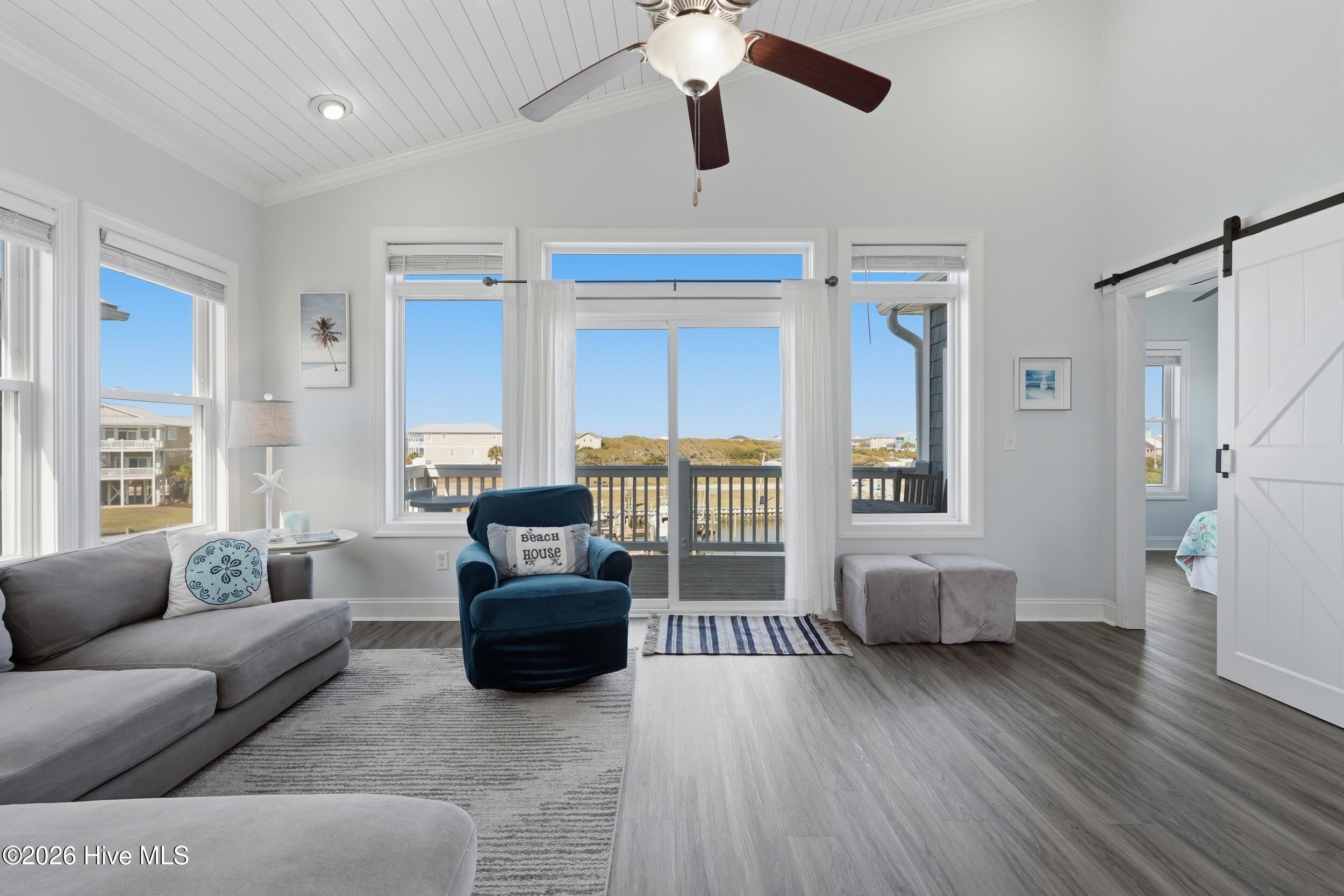 926 Observation Lane