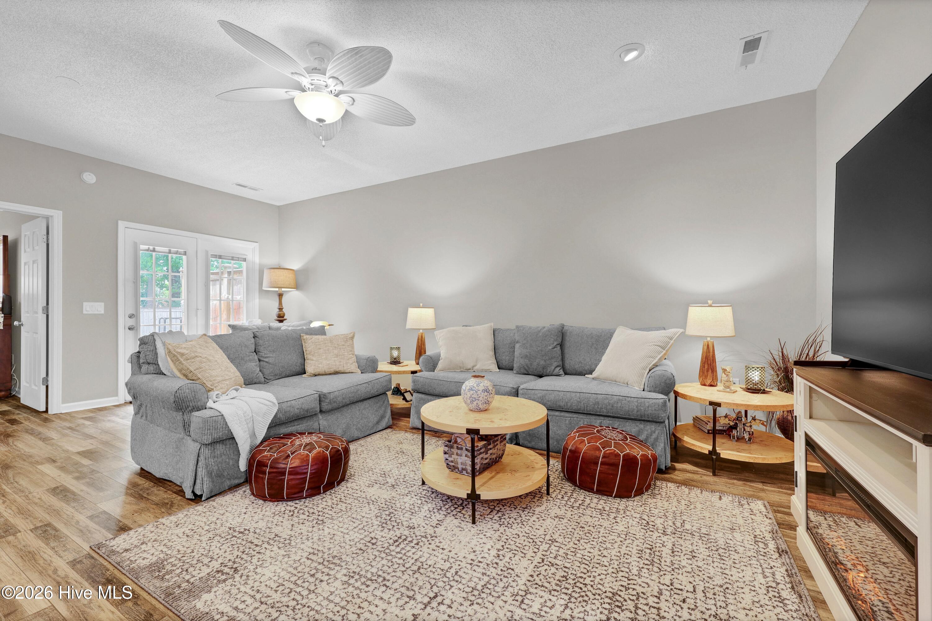 1600 Sturdivant Drive Apt 15
