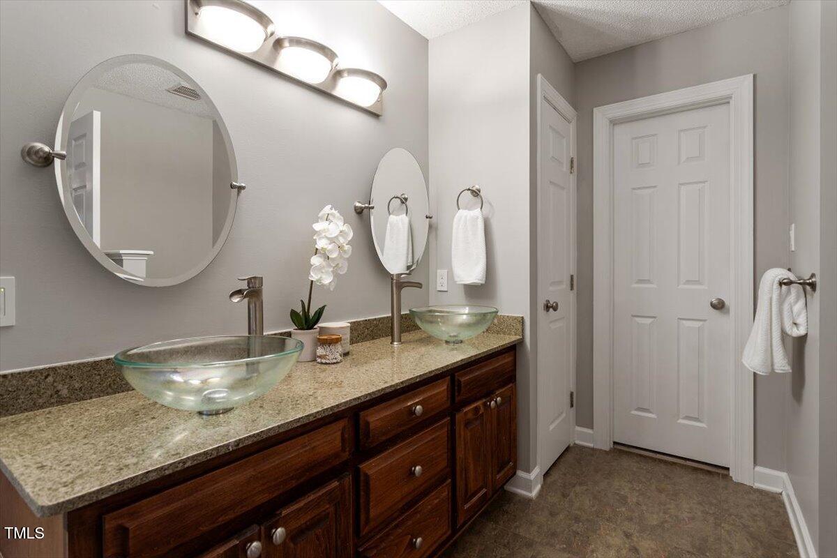 1513 Holland Hills Drive
