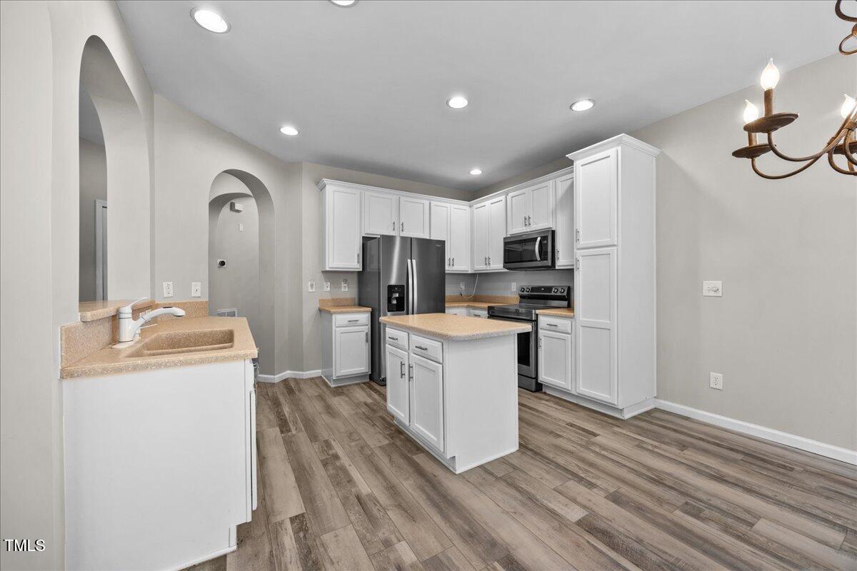 8404 Split Stone Lane