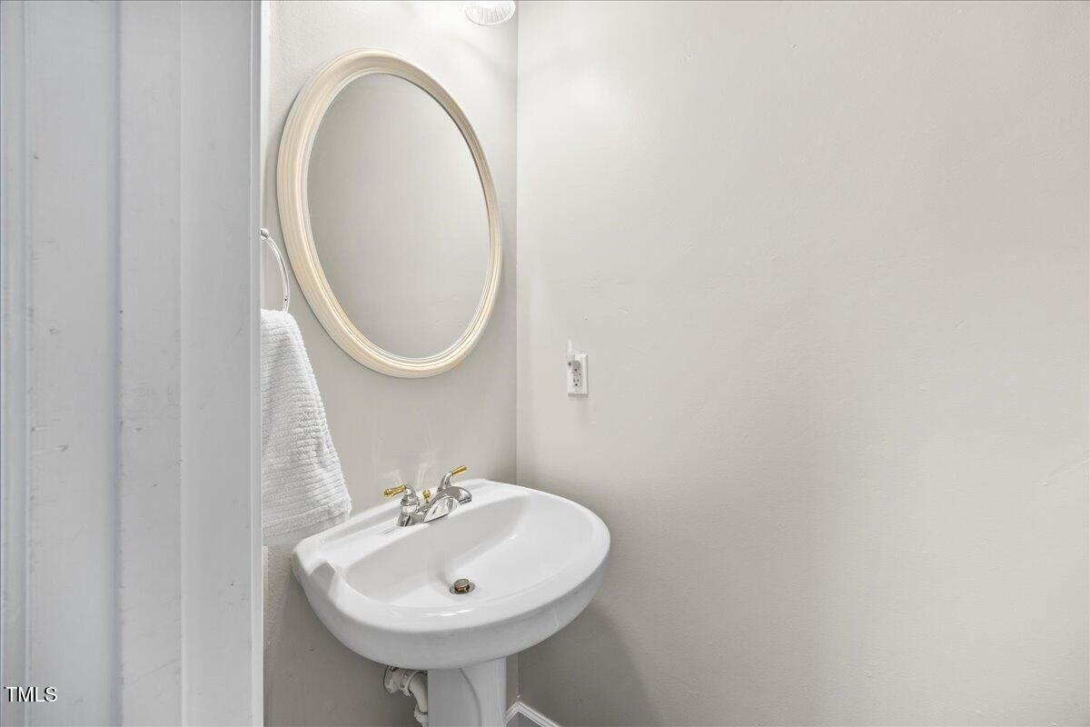 8404 Split Stone Lane