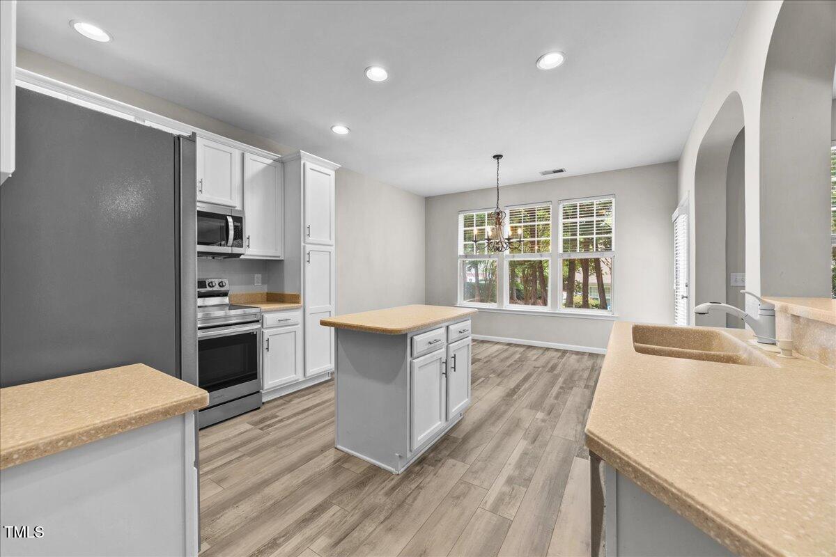 8404 Split Stone Lane