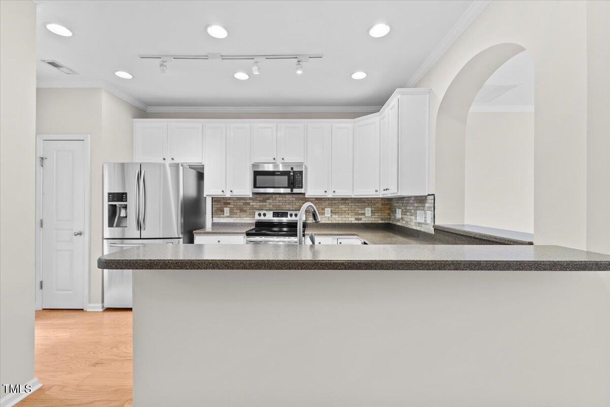 5802 Cameo Glass Way