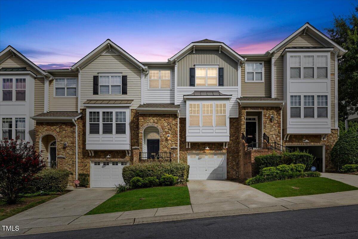 5802 Cameo Glass Way