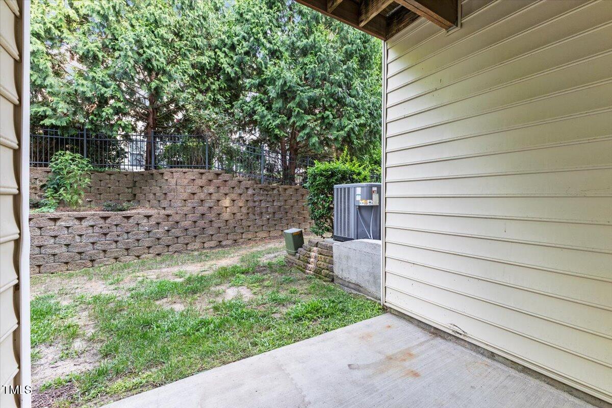 5802 Cameo Glass Way