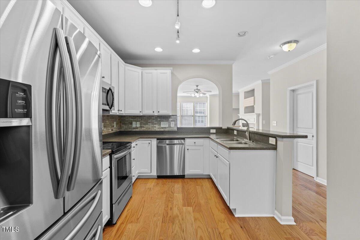 5802 Cameo Glass Way